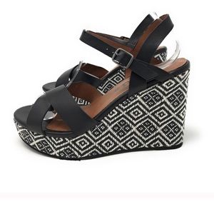 Women’s MUDD Wedges Black size 6